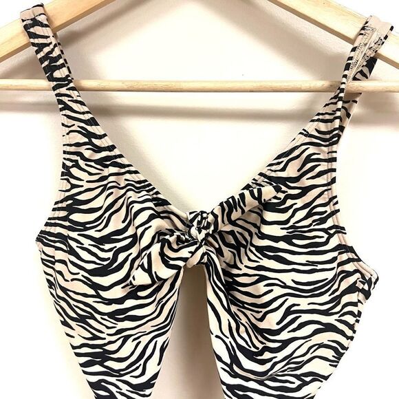 Hollister animal print cut out one piece Sz Sm - Picture 2 of 7
